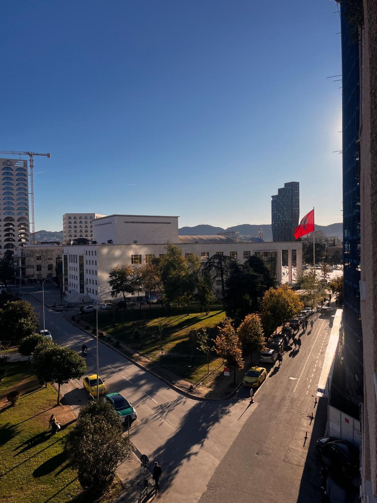 A Casa Dei Nonni Apartment Tirana Bagian luar foto